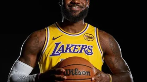 《太陽報》報導貝克漢姆親筆支持馬奎爾，激勵他昂揚進取！